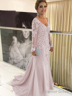 Sheath Column V Neck Sweep Train Tulle Mother of the Bride Dresses With Appliques Lace