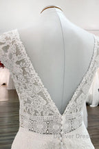 Simple Long A-line V-neck Tulle Appliques Lace Wedding Dresses