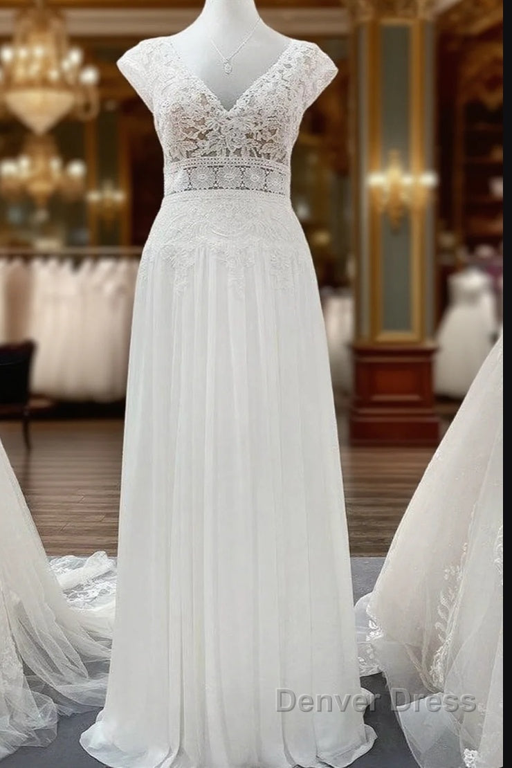 Simple Long A-line V-neck Tulle Appliques Lace Wedding Dresses Main image