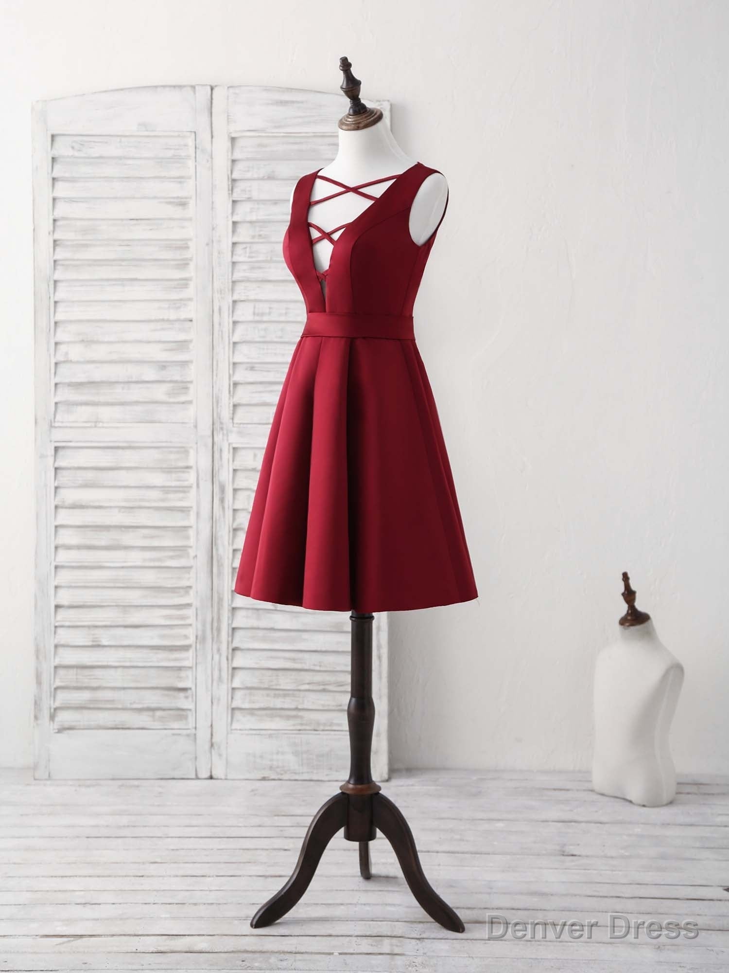Simple V Neck Burgundy Short Prom Dress Satin Homecoming Dresses Secondary image