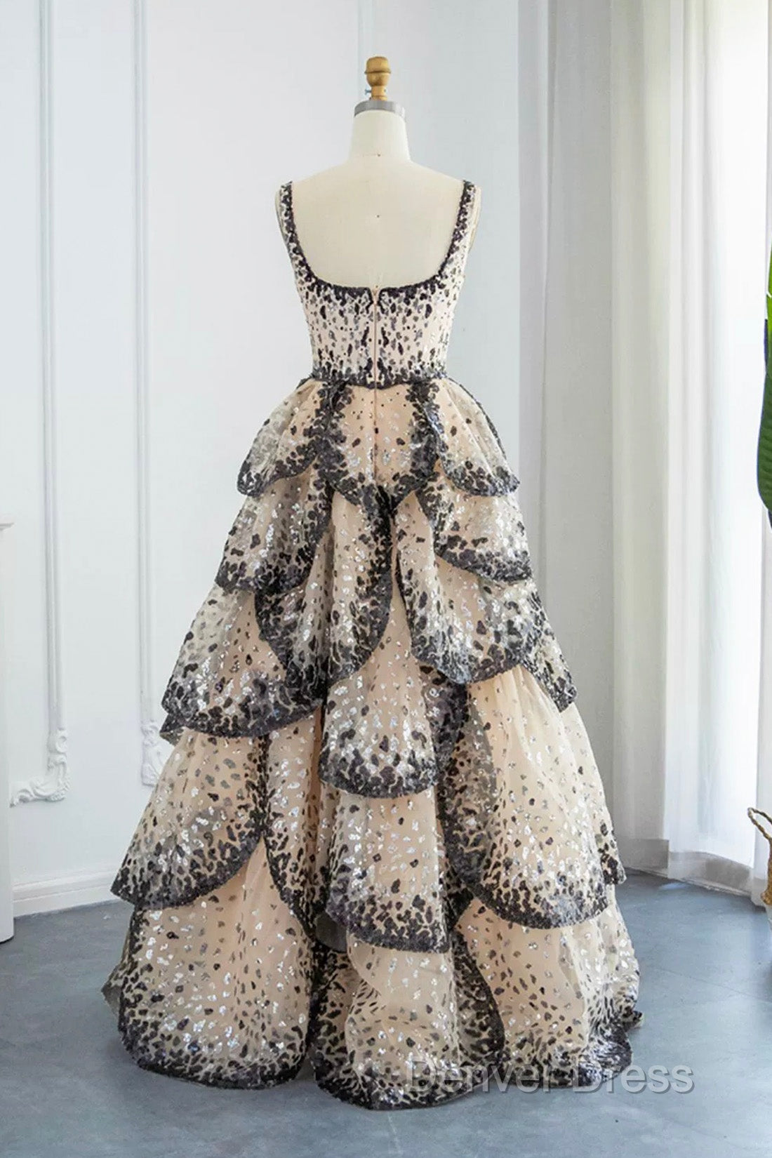 Sparkly Sequin Tiered Ruffles Elegant Women Prom Dresses Secondary image