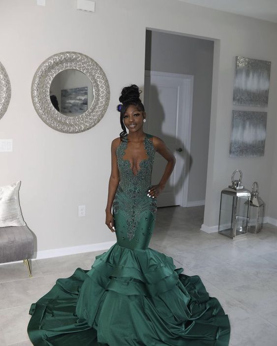 Stunning And Elegant Princess Prom Wear Gowns Green Prom Dresses Main image