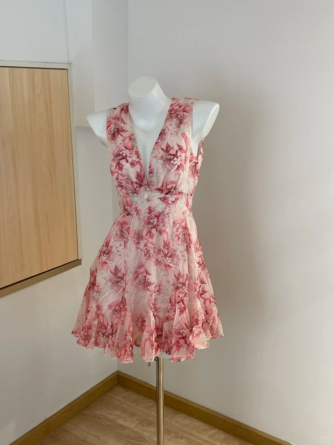 Sweet Pink Floral Backless Multi-Layered Pleated Chiffon Homecoming Dresses Main image