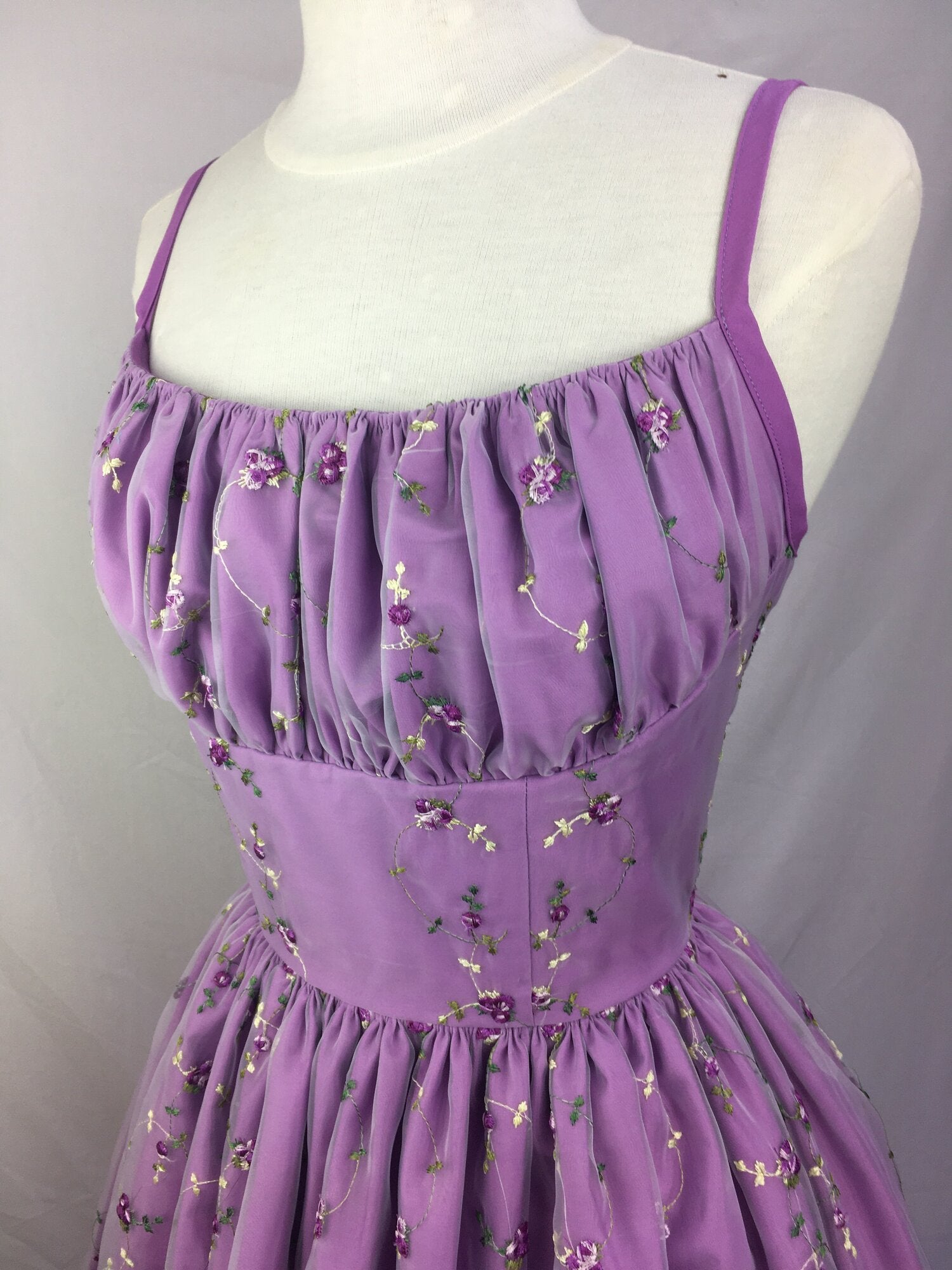 Sweet Purple Flower Embroidery Waist A-Line 16Th Birthday Homecoming Dresses
