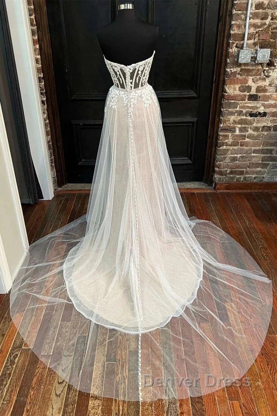 Sweetheart Appliques A Line Long Wedding Dresses Secondary image