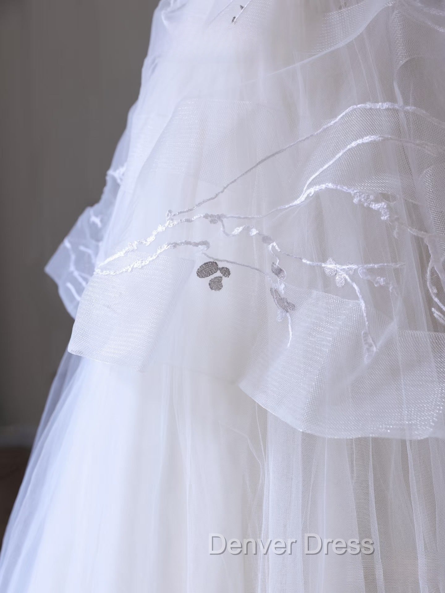 Timeless Ball Gown Jewel Neckline Sequin Sleeveless Wedding Dresses Bridal Dresses