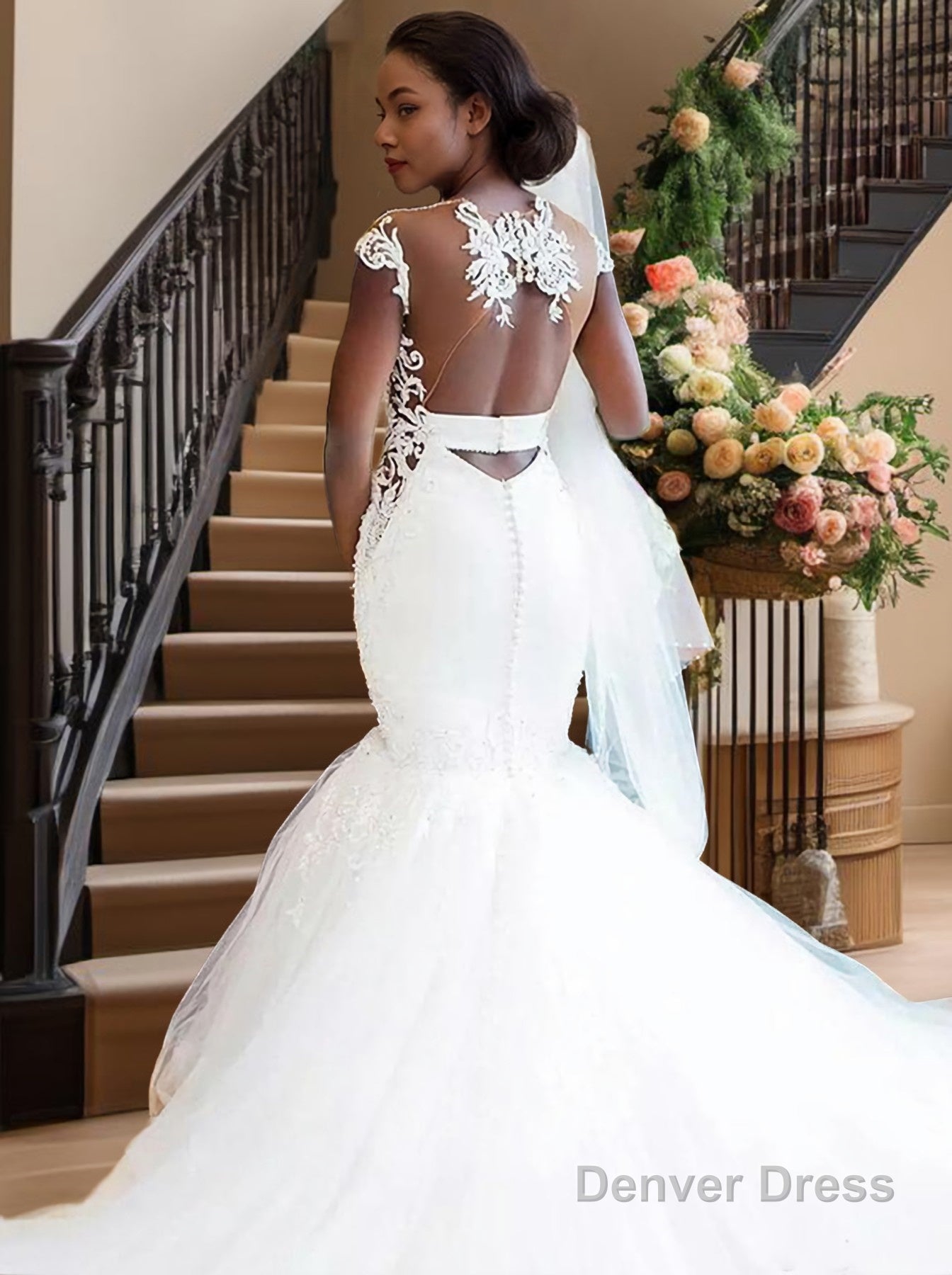 Trumpet/Mermaid V-neck Chapel Train Tulle Wedding Dresses With Appliques Lace Secondary image