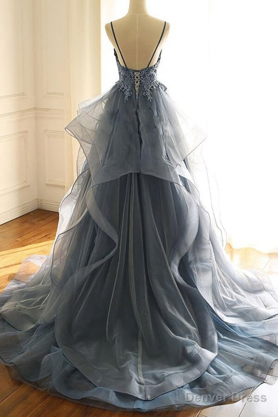 Tulle A Line V Neck Spaghetti Straps Appliqued Prom Dress