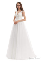 Tulle V-neck Appliques Wedding Dresses
