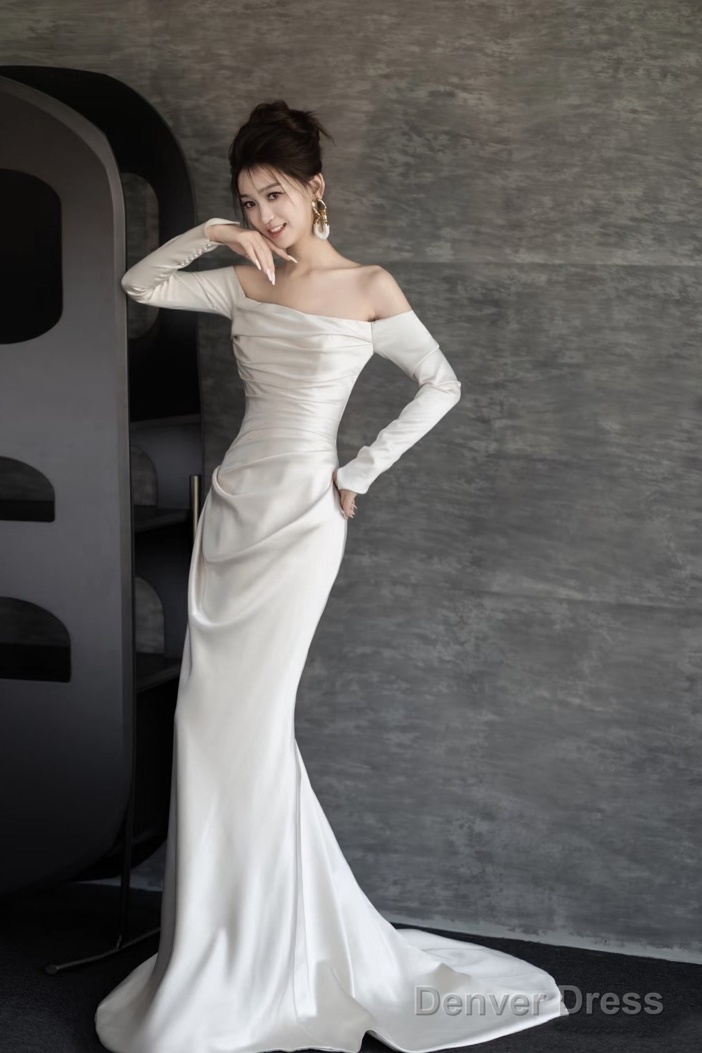 Unique Mermaid Off The Shoulder Long Sleeves Wedding Dresses Ivory Brides Dress Secondary image