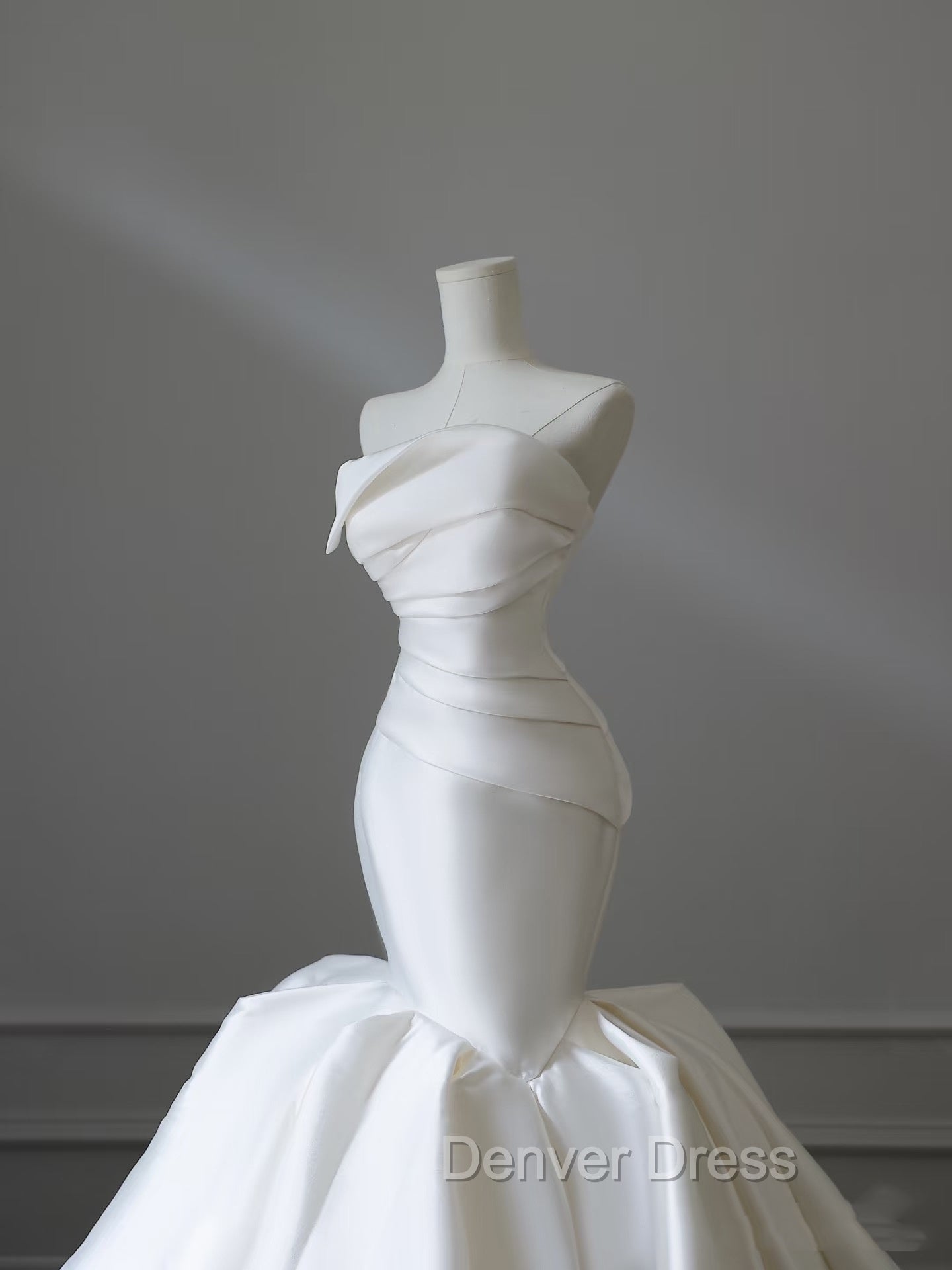 Unique Mermaid Strapless Ivory Satin Wedding Dress Brides Dresses