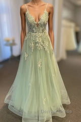 V Neck A Line Green Tulle Long Prom Dresses with Applique