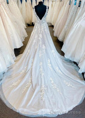 V-Neck Backless Lace/Tulle Wedding Dress