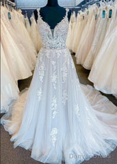 V-Neck Backless Lace/Tulle Wedding Dress