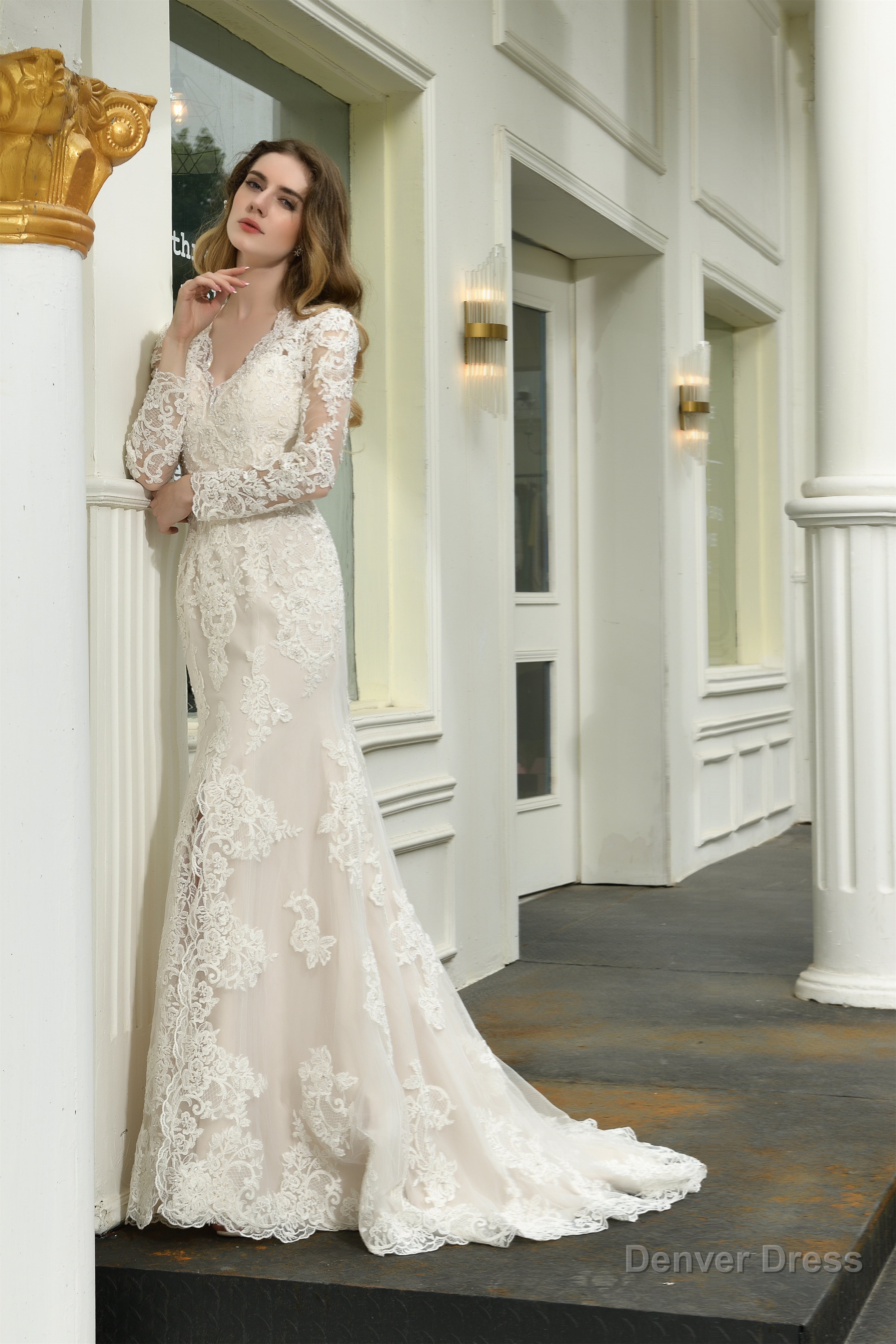 V-Neck High Split Long Sleeves Lace Wedding Dresses With Court Train Secondary image