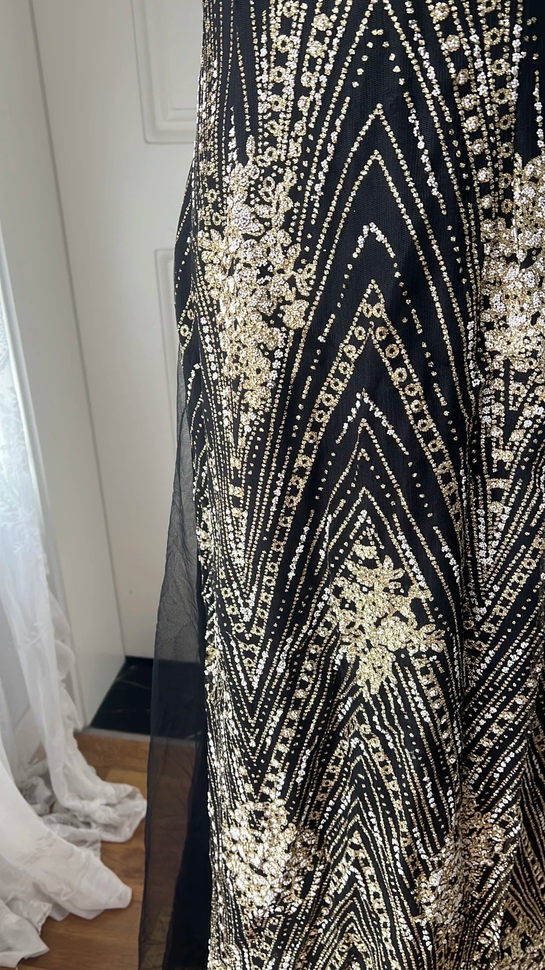 Vintage Black And Gold Mermaid Strappy Sequin Embroidered Long Prom Dresses Evening Dresses