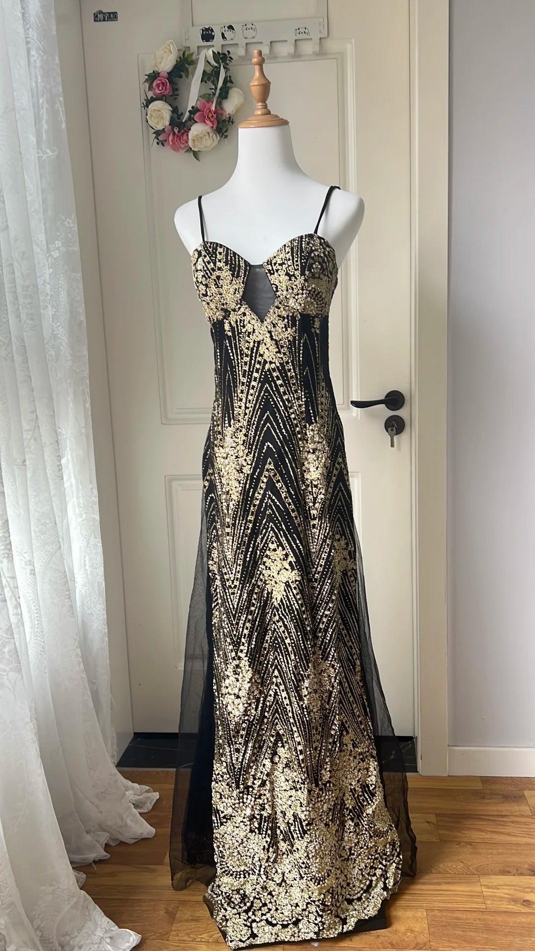 Vintage Black And Gold Mermaid Strappy Sequin Embroidered Long Prom Dresses Evening Dresses