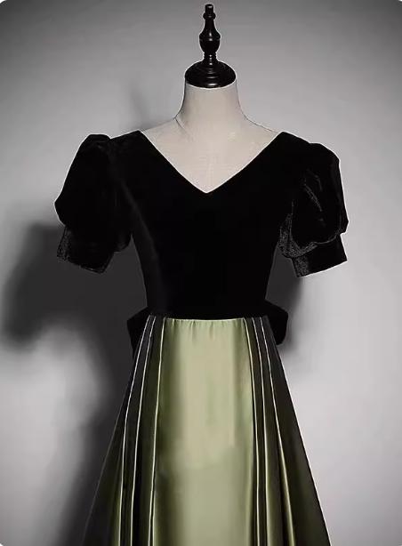 Vintage Black & Green Color Block A-Line V-Neck Velvet Satin Long Prom Dresses Evening Dresses Secondary image
