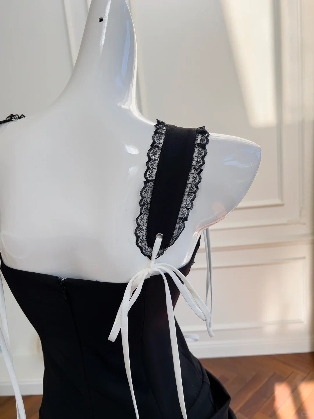 Vintage Black Mermaid Lace And Satin Long Prom Dresses