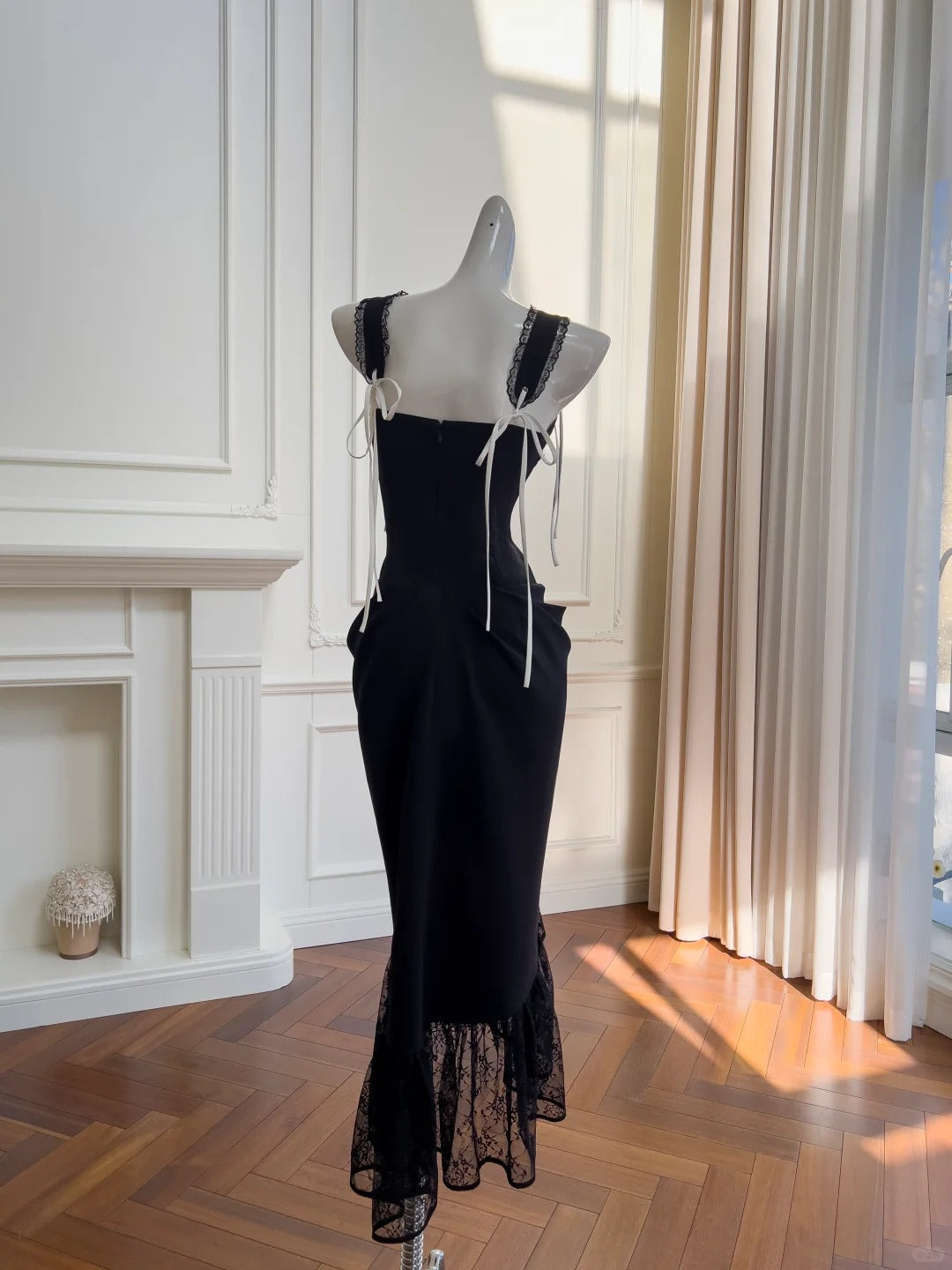 Vintage Black Mermaid Lace And Satin Long Prom Dresses