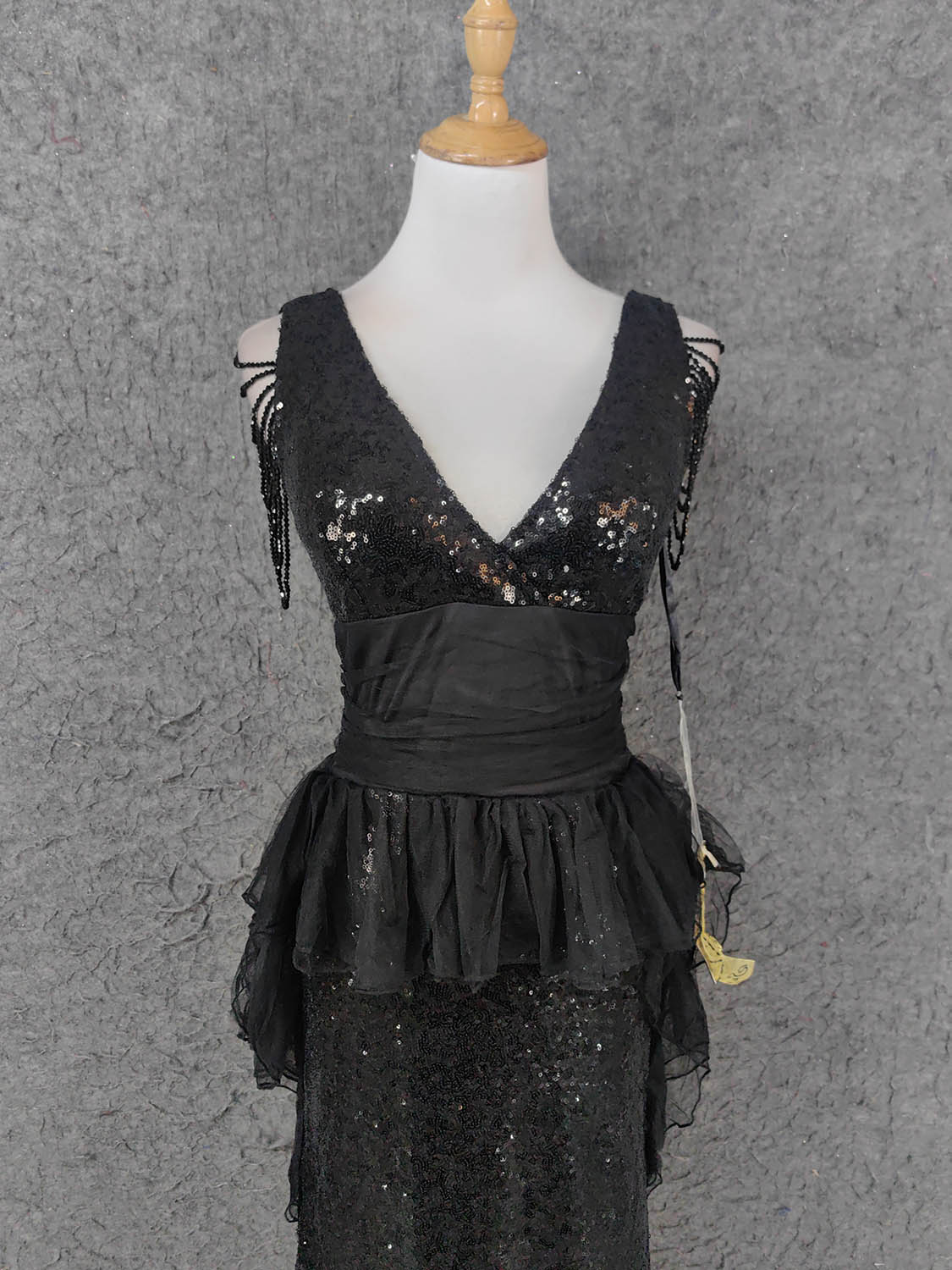 Vintage Black V-Neck Tassel Sequin Tulle Long Prom Dresses Evening Dresses Secondary image
