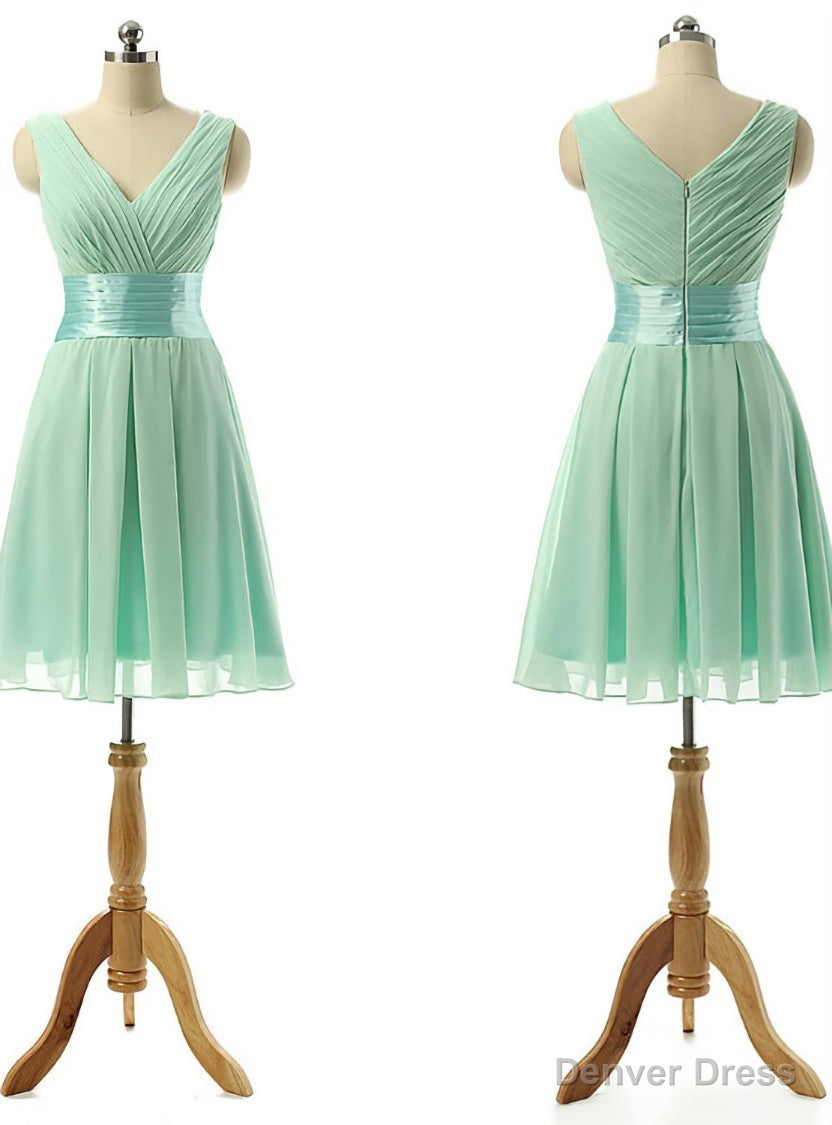 Vintage Bridesmaid Dress with a Ribbon Light Green V-neck Bridesmaid Dresses with Soft Pleats Main image