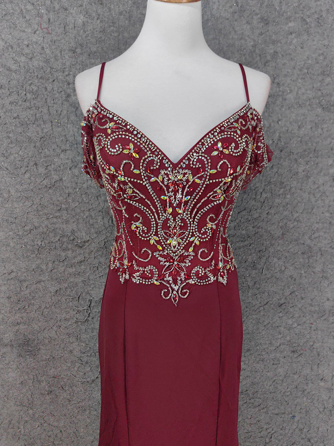Vintage Burgundy Spaghetti Strap V-Neck Beaded Chiffon Long Prom Dresses Evening Dresses Secondary image