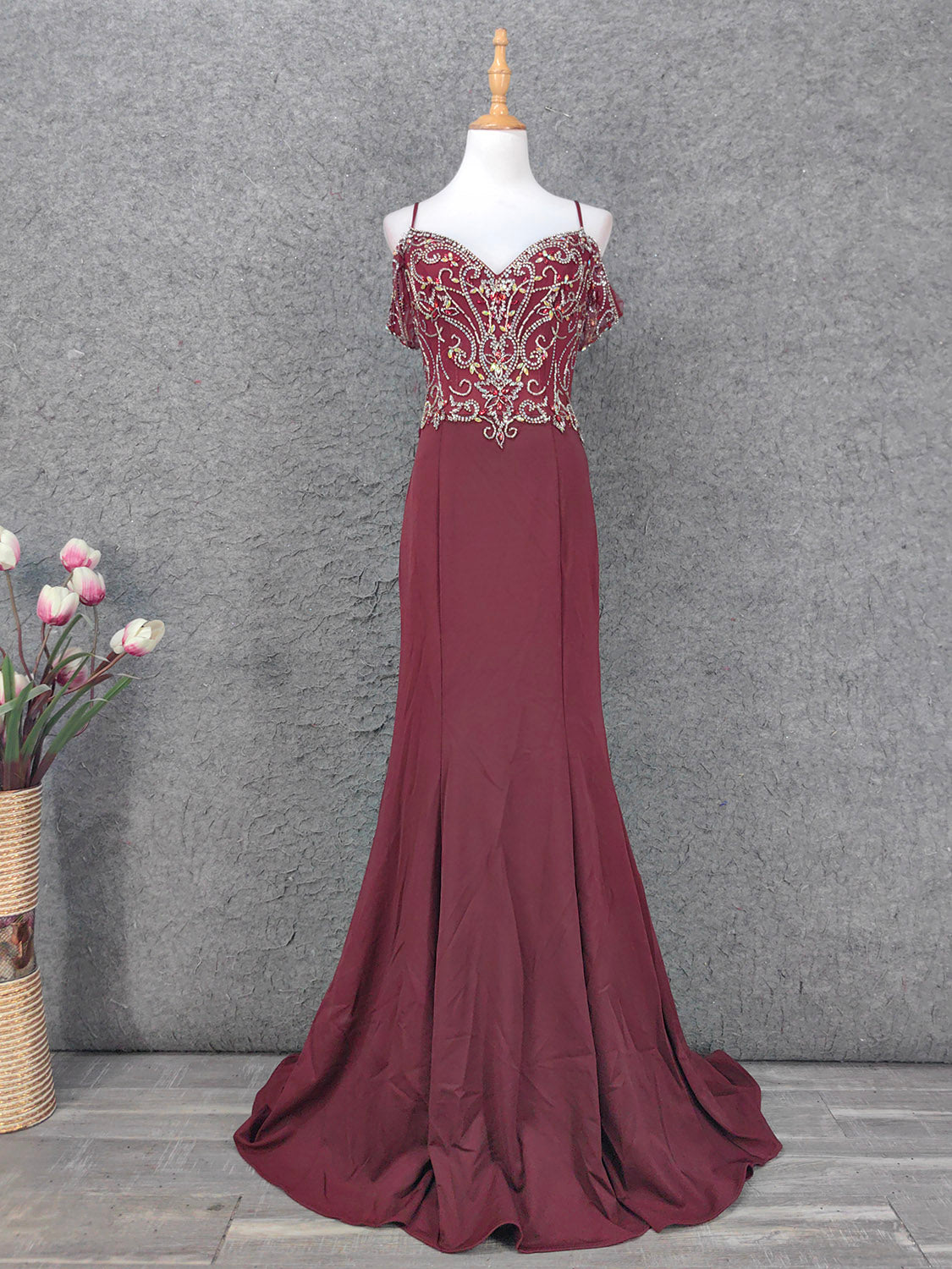 Vintage Burgundy Spaghetti Strap V-Neck Beaded Chiffon Long Prom Dresses Evening Dresses Main image