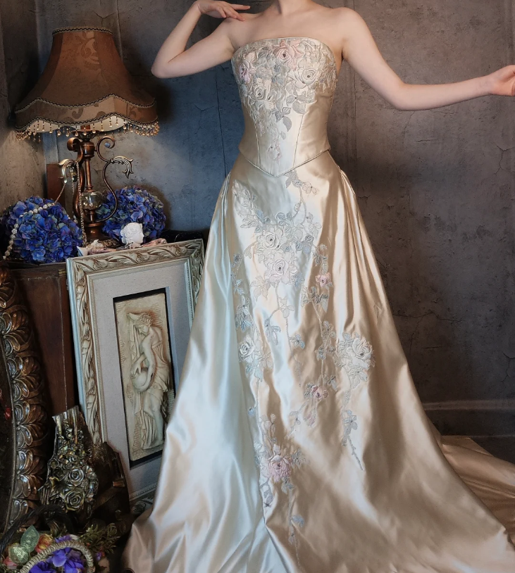 Vintage Champagne Gold A-Line Strapless Embroidered Satin Train Prom Dresses Evening Dresses Secondary image