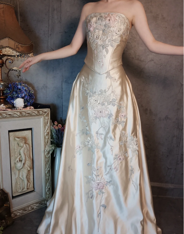 Vintage Champagne Gold A-Line Strapless Embroidered Satin Train Prom Dresses Evening Dresses