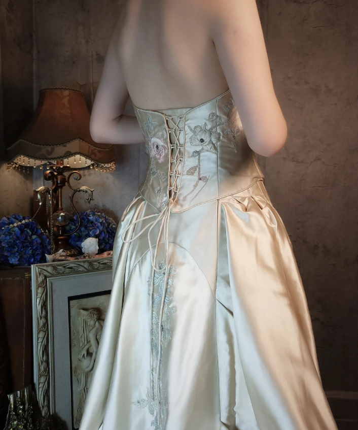 Vintage Champagne Gold A-Line Strapless Embroidered Satin Train Prom Dresses Evening Dresses