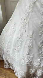 Vintage Court White Round Neck Lace Embroidered Train Ball Gown Wedding Dresses