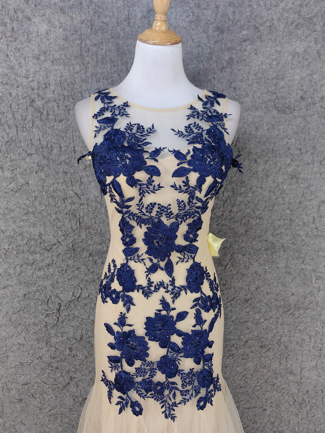 Vintage Cream Navy Mermaid Crew Neck Sleeveless Embroidered Tulle Long Prom Dresses Evening Dresses Secondary image