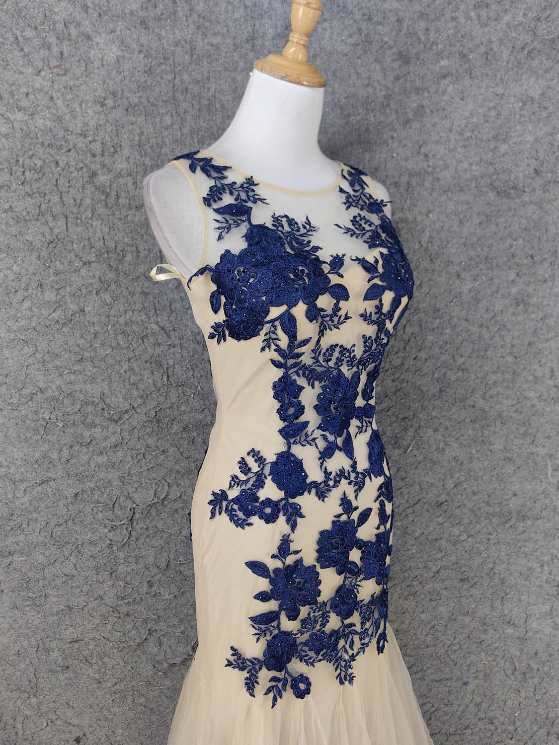 Vintage Cream Navy Mermaid Crew Neck Sleeveless Embroidered Tulle Long Prom Dresses Evening Dresses