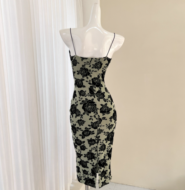 Vintage Dark Green Base Black Rose Printed Slim-Fit Spaghetti Strap Satin Prom Dresses Evening Dresses Secondary image