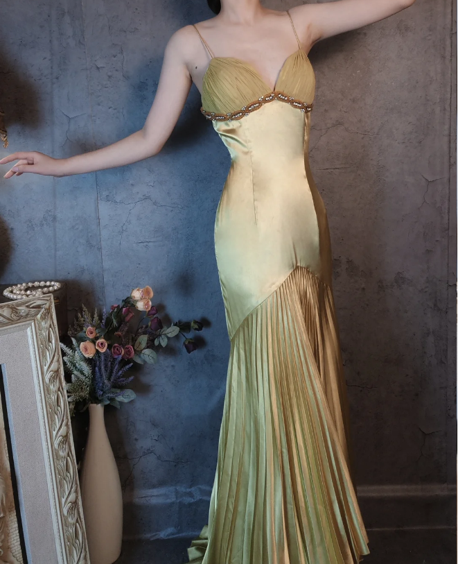 Vintage Green Mermaid Deep V-Neck Pleated Satin Long Prom Dresses Evening Dresses