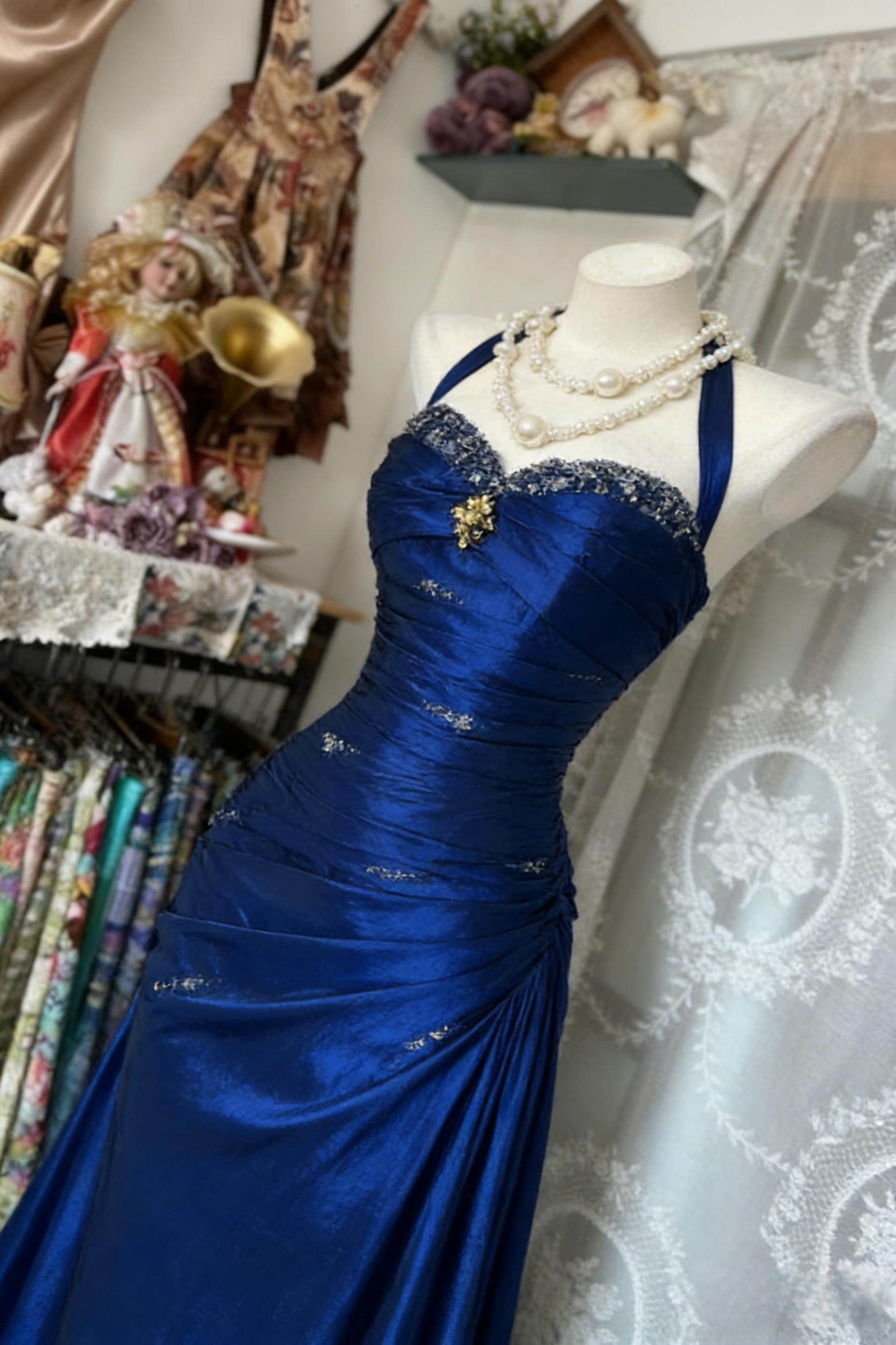 Vintage Halter Sheath Long Prom Dress Beaded Satin Blue Prom Dress Sleeveless Birthday Dresses