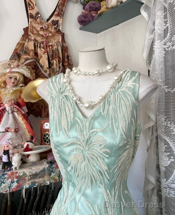 Vintage Mermaid V-Neck Satin Tulle Long Prom Dress Secondary image