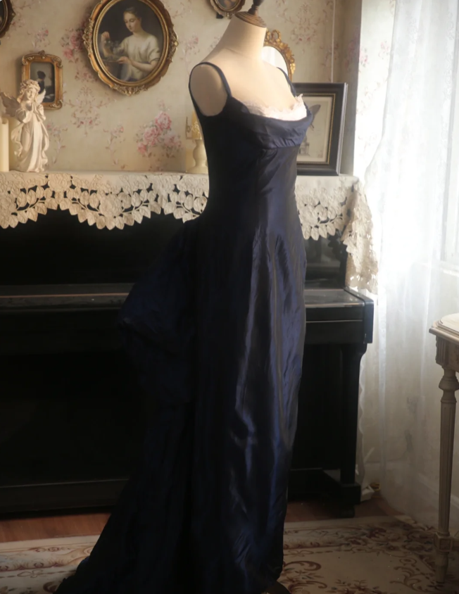 Vintage Navy Blue Mermaid Spaghetti Strap Square Neck Backless Satin Train Prom Dresses Evening Dresses