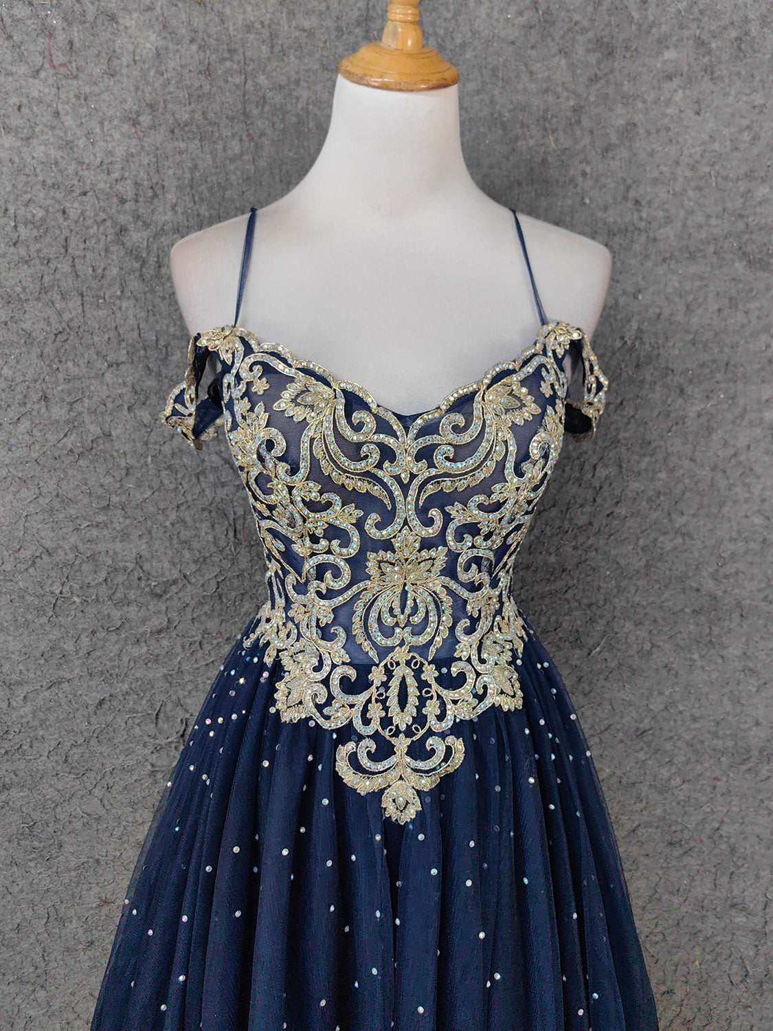 Vintage Navy Blue Off-Shoulder Gold Embroidered Rhinestone Tulle Long Prom Dresses Evening Dresses Secondary image
