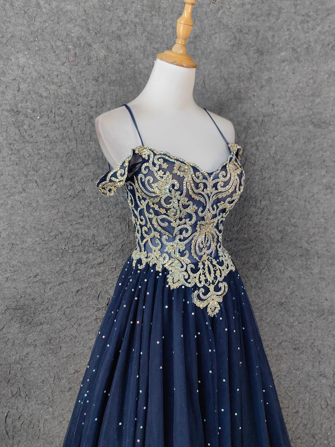 Vintage Navy Blue Off-Shoulder Gold Embroidered Rhinestone Tulle Long Prom Dresses Evening Dresses