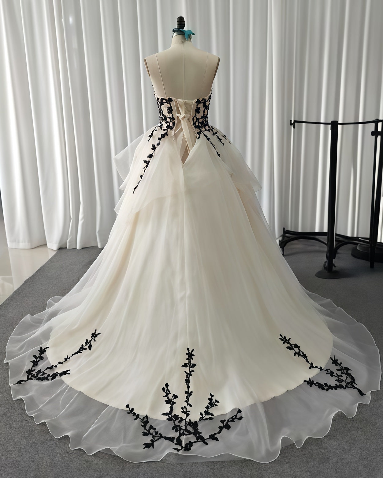 Vintage Sweetheart Floral Prom Dresses, Ivory Ruffle Ball Gowns Secondary image