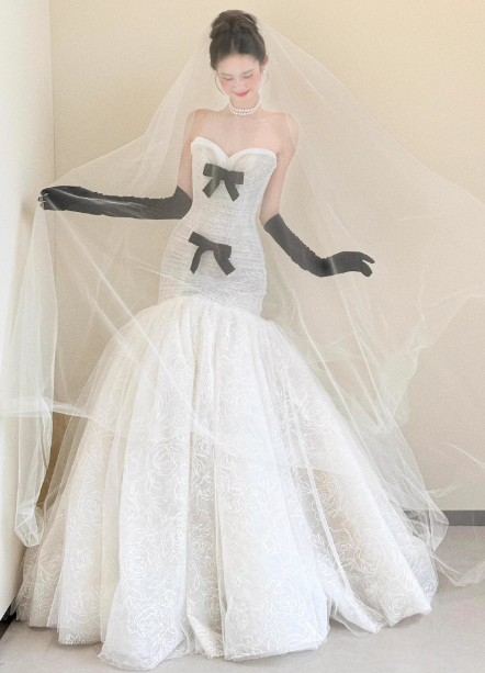 Vintage White Mermaid Sweetheart Neck Bow Lace Tulle Wedding Dresses Main image