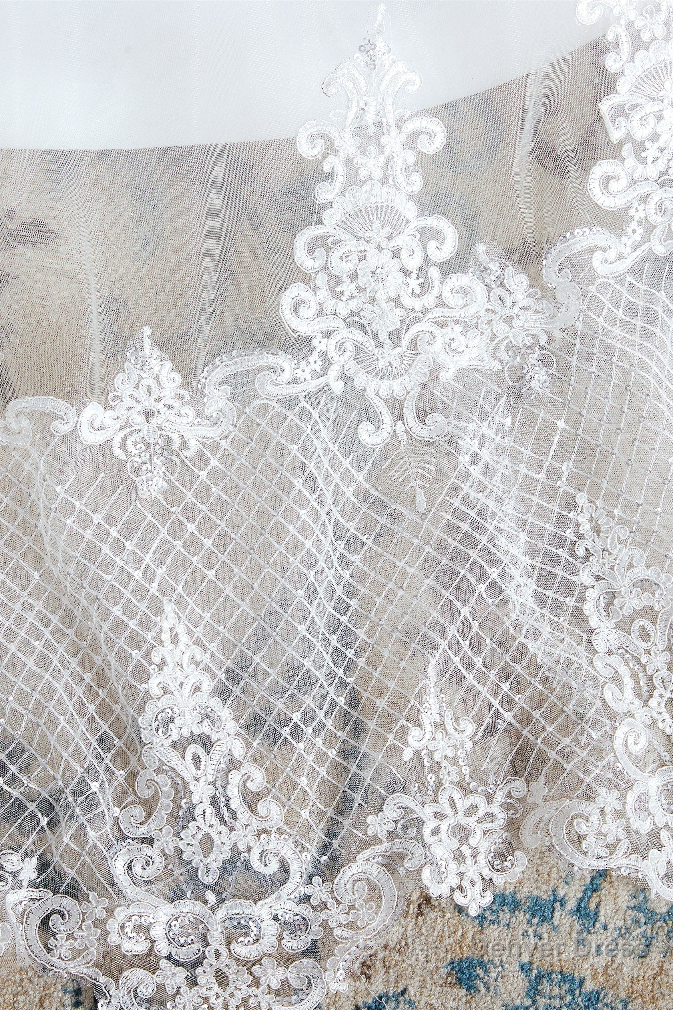 White Ball Gowns Tulle Lace Appliques Sweetheart Sequins Wedding Dresses