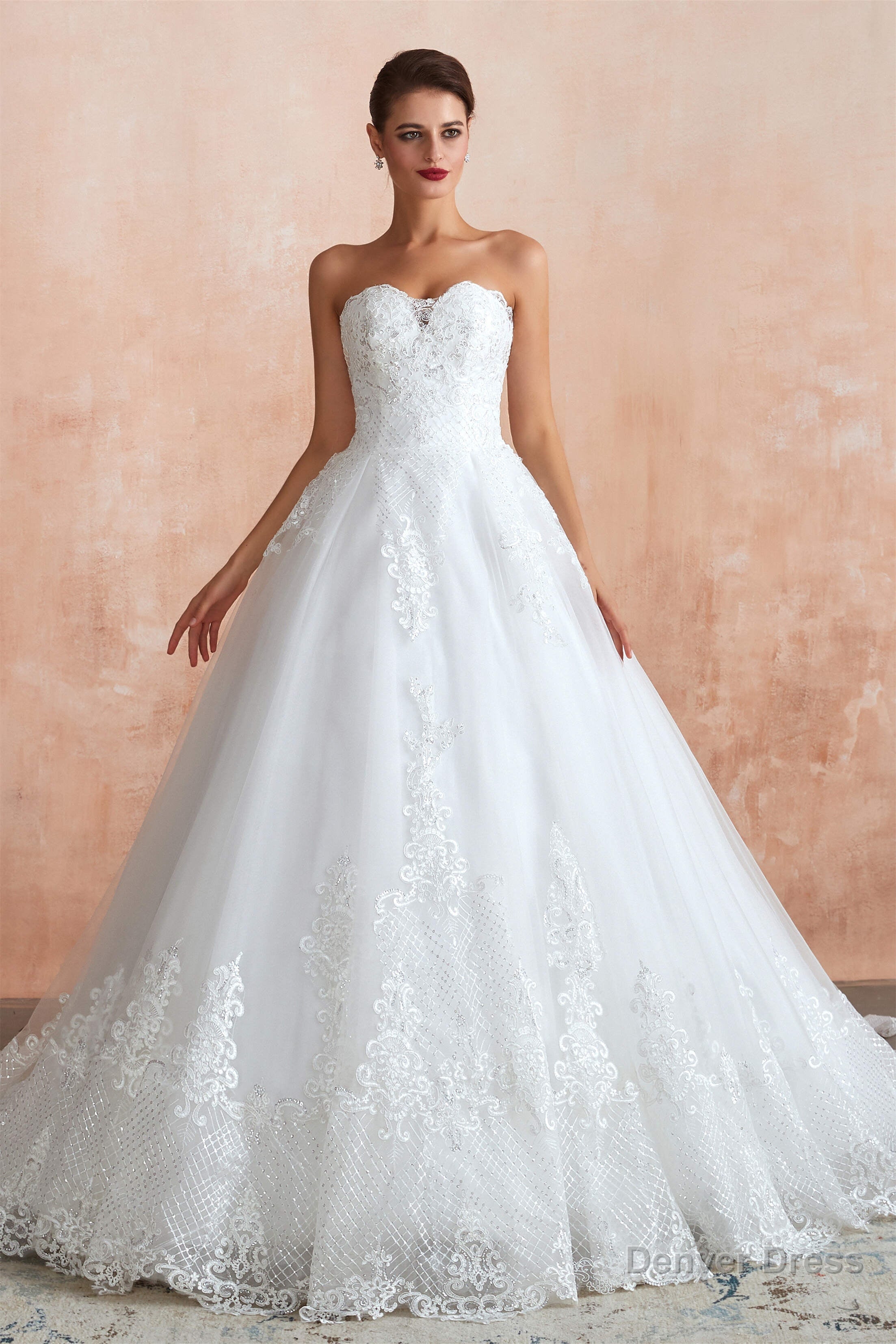 White Ball Gowns Tulle Lace Appliques Sweetheart Sequins Wedding Dresses Main image