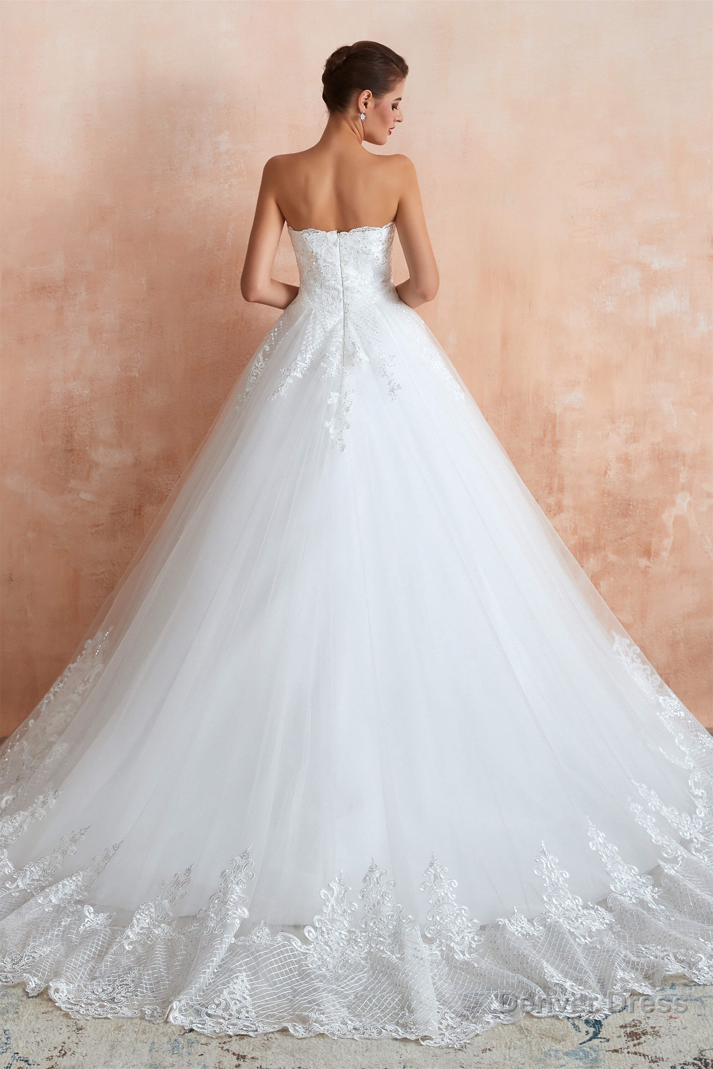White Ball Gowns Tulle Lace Appliques Sweetheart Sequins Wedding Dresses