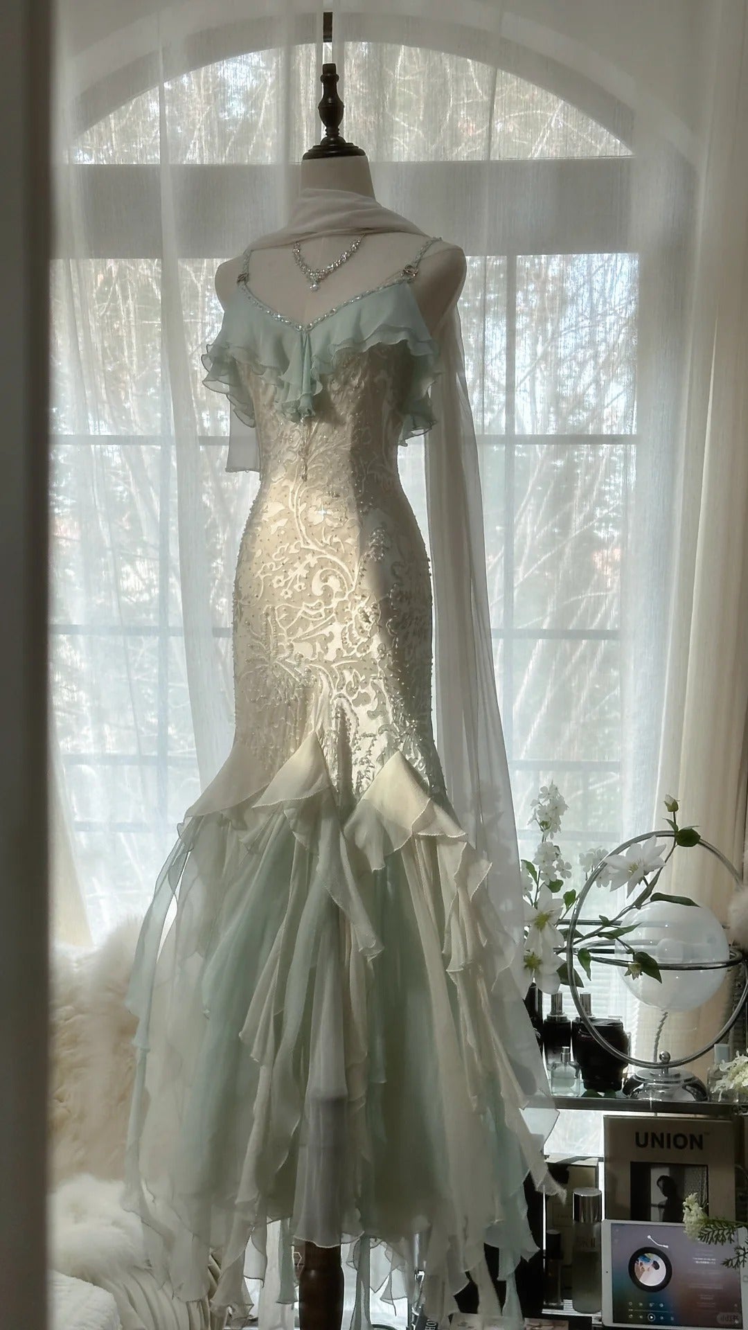 White Mint Green Romantic Fashion Elegant Delicate Beaded Lace Spaghetti Straps Long Tulle Chiffon Ruffle Ball Gowns Prom Gowns Prom Dresses