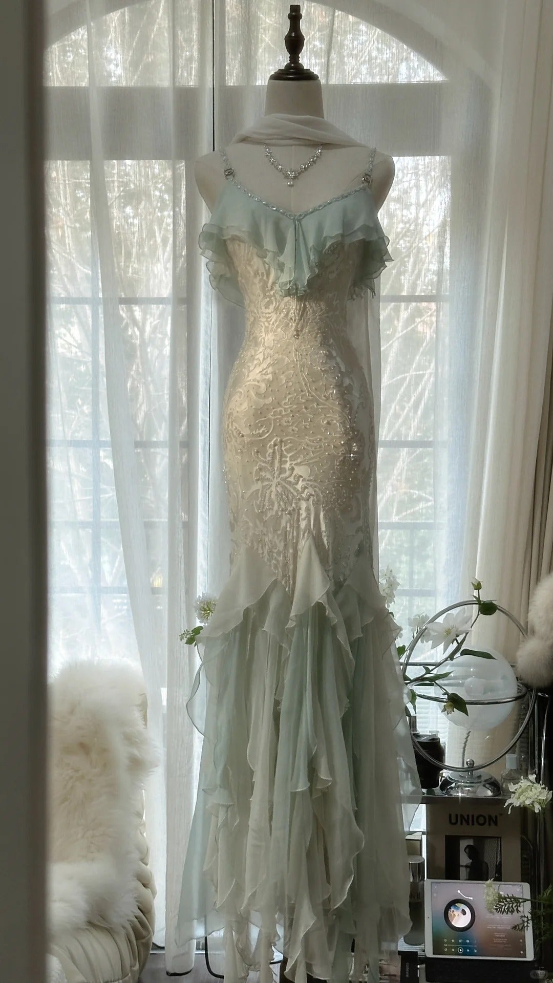 White Mint Green Romantic Fashion Elegant Delicate Beaded Lace Spaghetti Straps Long Tulle Chiffon Ruffle Ball Gowns Prom Gowns Prom Dresses