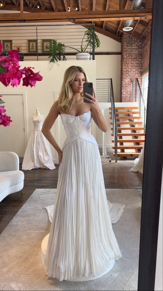 White Pleated Chiffon Long Wedding Dresses Main image
