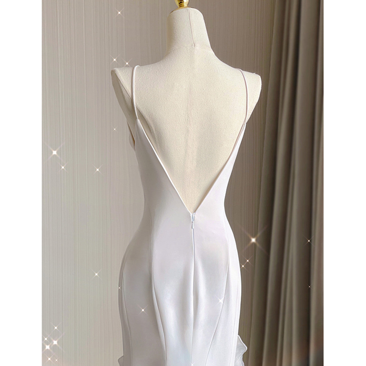 White Sheath Halter Backless Wedding Dresses Secondary image